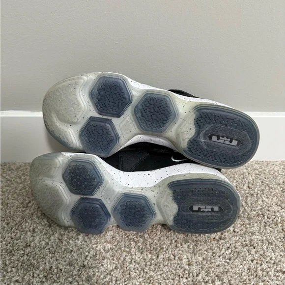 New Mens Nike LeBron 14 Black Ice Athletic Shoes Size 9.5 - Picture 4 of 5